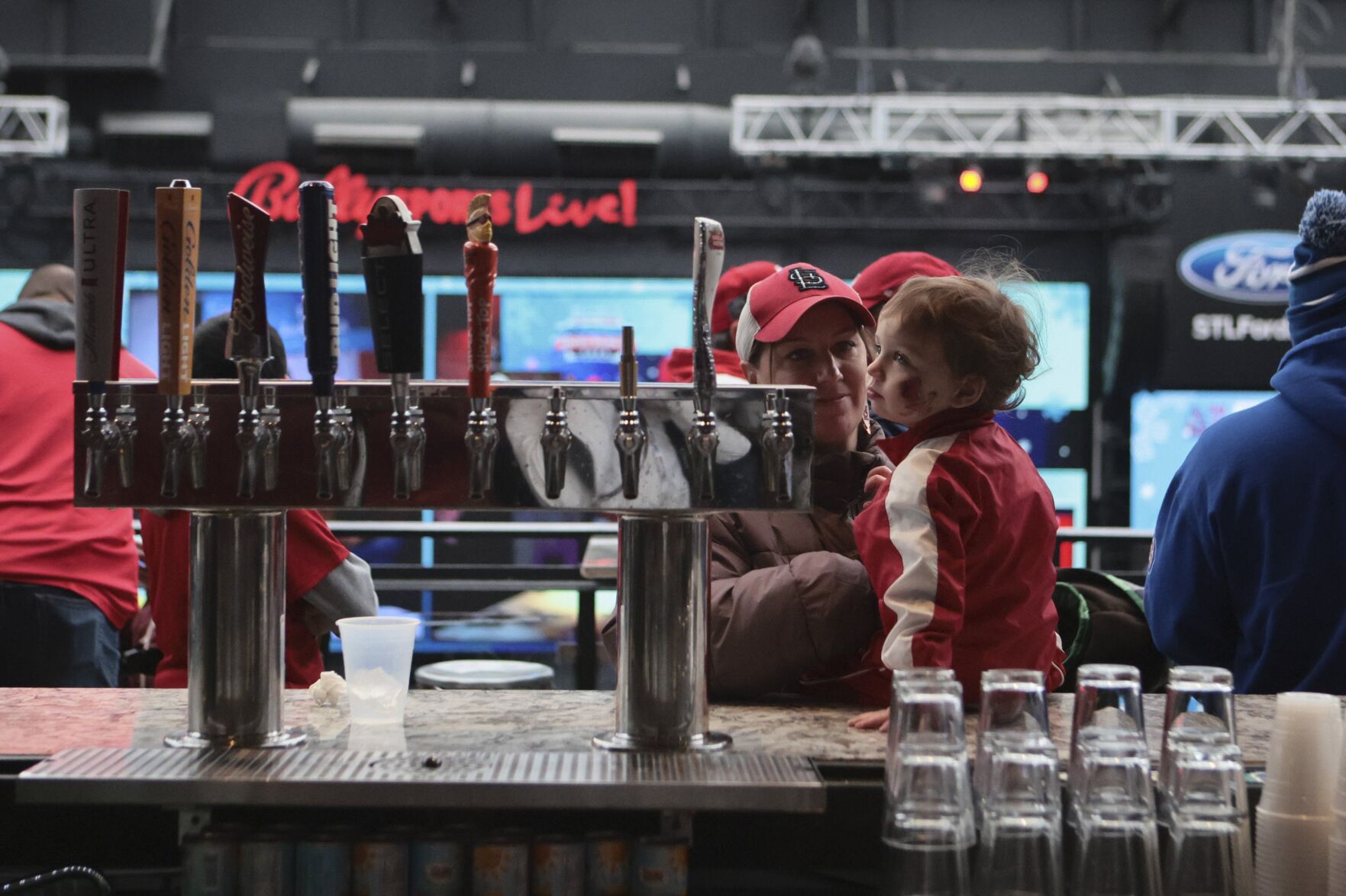 Cardinals fans brave cold for Winter Warm-Up